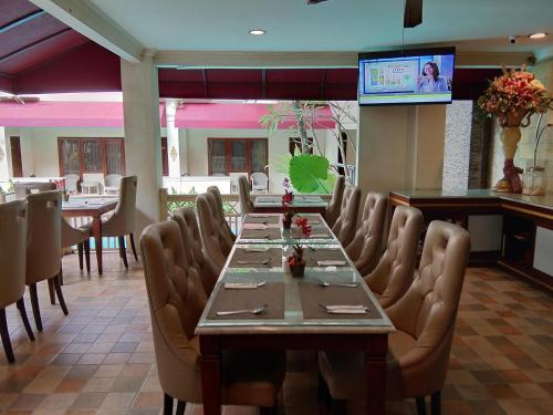 Un restaurant sau alt loc unde se poate mânca la Hotel Indah Palace Yogyakarta