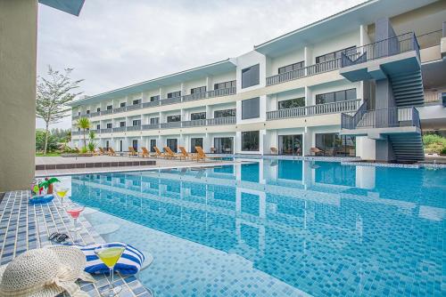 Bazén v ubytování Camar Resort Langkawi nebo v jeho okolí