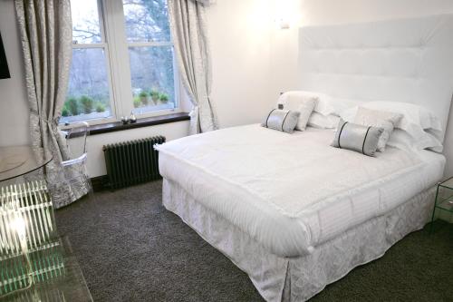 Katil atau katil-katil dalam bilik di Windermere Suites