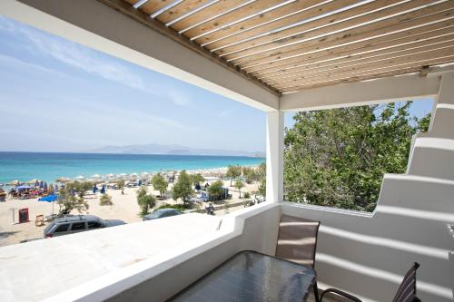 a balcony with a view of the beach at Naxos Colosseo in Agios Prokopios