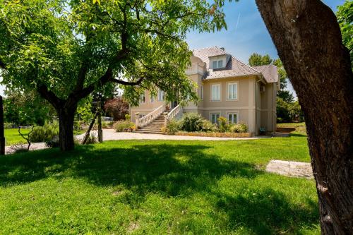 Gallery image of Manor House Inn Csopak in Csopak