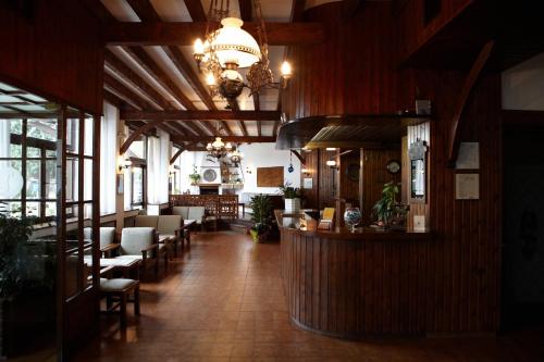 En restaurant eller et andet spisested på Rodopi Hotel
