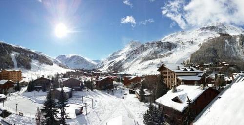 L'établissement La Savoyarde en hiver