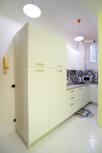 a white kitchen with white cabinets and a white counter top at 'A Regina b&b Cetara in Cetara