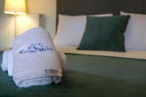 Una cama o camas en una habitación de Kastro Maini