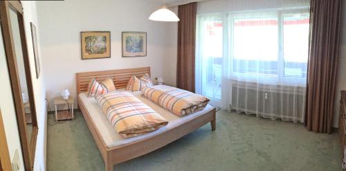 A bed or beds in a room at Ferienwohnung Linus