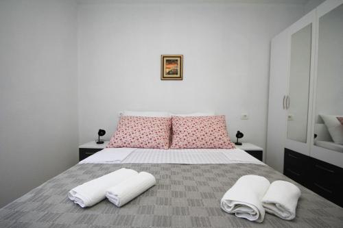 Posteľ alebo postele v izbe v ubytovaní Apartmani Lovre