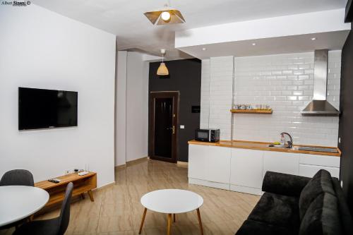 TV a/nebo společenská místnost v ubytování Arc Hotel Tirana