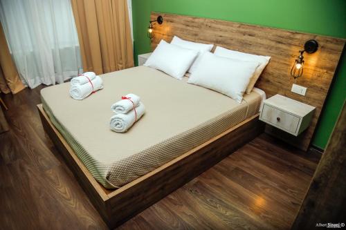 Postel nebo postele na pokoji v ubytování Arc Hotel Tirana