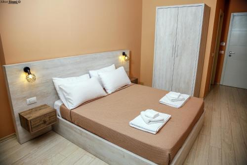 Postel nebo postele na pokoji v ubytování Arc Hotel Tirana