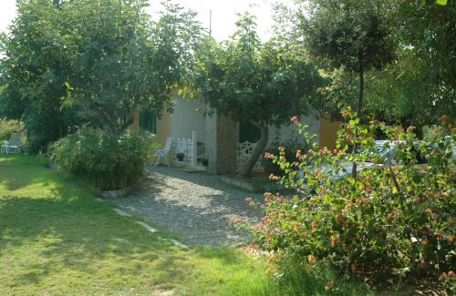 Κήπος έξω από το Residence Torre Saracena