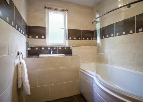 Et badeværelse på Lochside Guest House