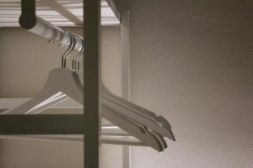 a pair of tongs hanging on a closet door at Le Case in Bevagna