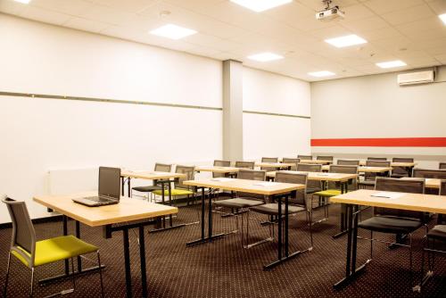 Бизнес-центр и/или конференц-зал в Hotel Ibis Łódź Centrum