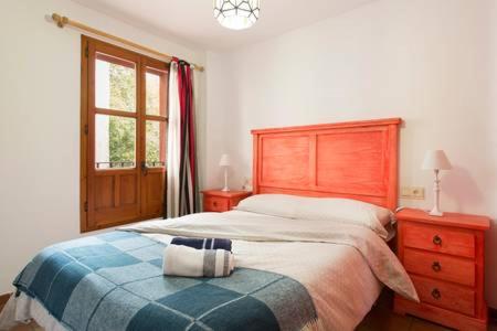 Luminous Alhambra view apartment in Albayzín