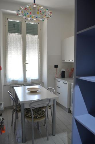 a kitchen with a table and chairs in a room at La Muraria in Monterosso al Mare