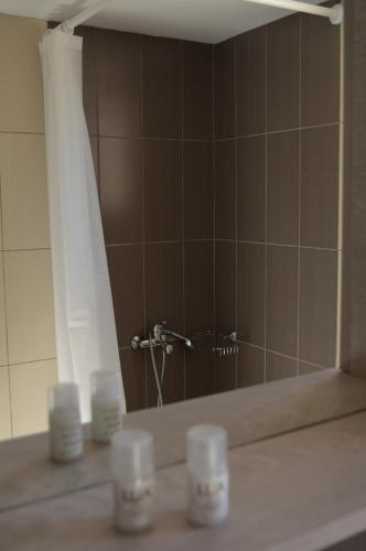 a reflection of a shower in a bathroom mirror at Marianthi Studios in Áno Meriá