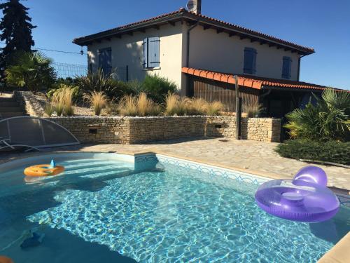 Swimming pool sa o malapit sa La Ligonne