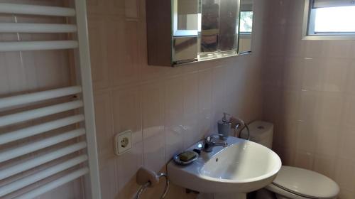 A bathroom at La Caseta del Pitxo