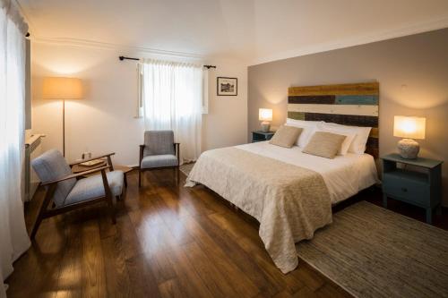 En eller flere senger på et rom på Quinta do Pé Descalço Guesthouse Sintra
