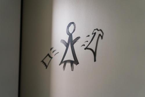 a drawing of a pair of scissors on a wall at FREIgeist Göttingen Innenstadt, A Member of Design Hotels in Göttingen