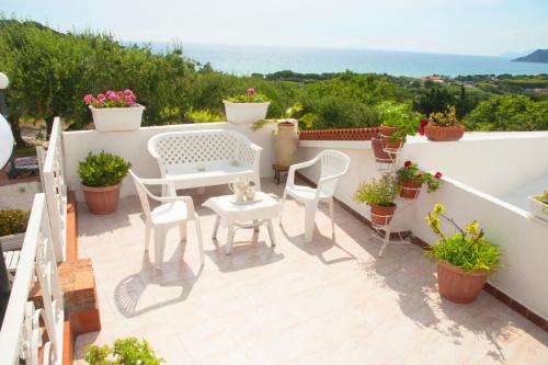 a patio with a table and chairs on a balcony at Villa Paradiso in Gaeta