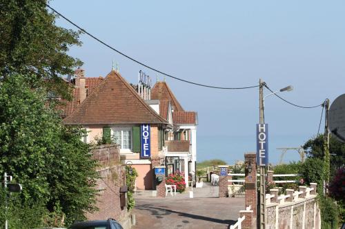 a street in a small town with a street sign at Hotel Royal Albion in Mesnil-Val-Plage