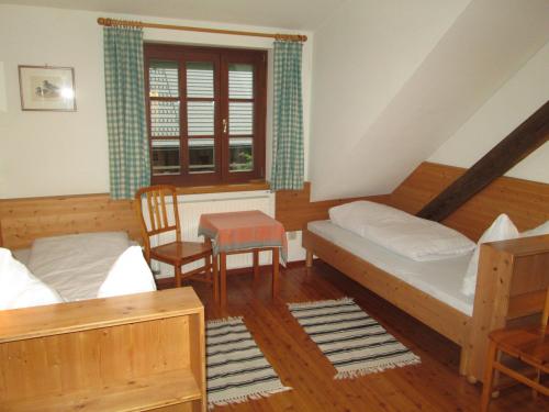 Ένα ή περισσότερα κρεβάτια σε δωμάτιο στο Schloss Manndorf Gästehaus