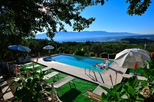 Bazén v ubytovaní Country Resort Il Frassine alebo v jeho blízkosti