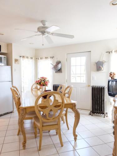 a dining room with a table and chairs at Gaslight Bed & Breakfast in Cincinnati