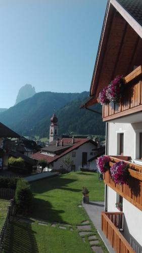 a view of a building with flowers on the balcony at Apartments Ansciuda in Ortisei