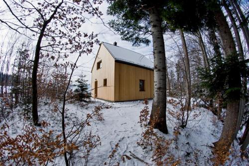 Chata na sjezdovce v zimě