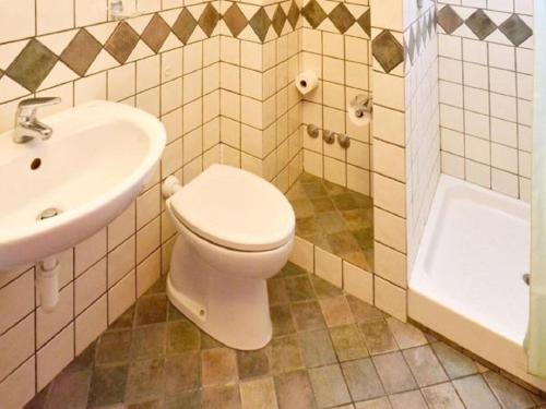 Ένα μπάνιο στο Gianni House Backpackers Hostel