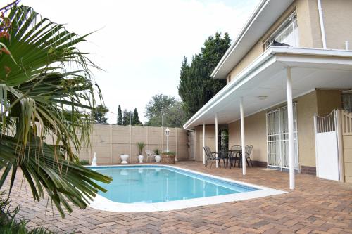 The swimming pool at or close to Moye Guest House