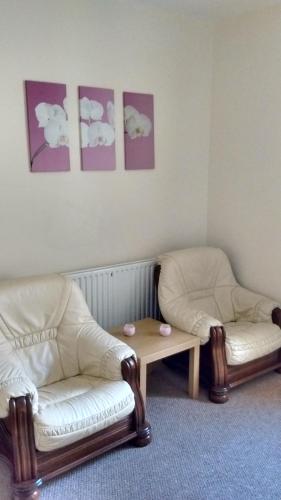 Derwent Street Apartment 1 - 3 Bed Self Catering Apartment - Self Contained - 1 Double & 2 Single Rooms
