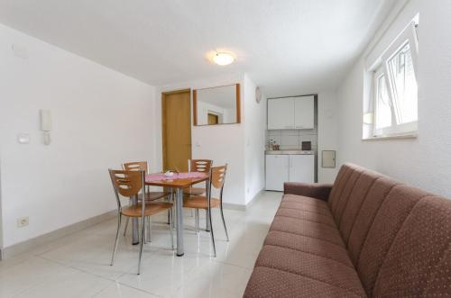 Kuchyň nebo kuchyňský kout v ubytování Apartments Crystal