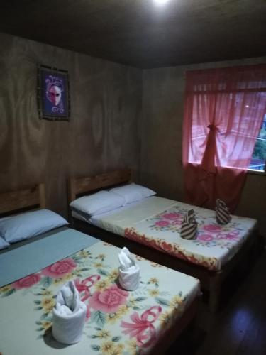 Ένα ή περισσότερα κρεβάτια σε δωμάτιο στο 7th Heaven Lodge and Cafe
