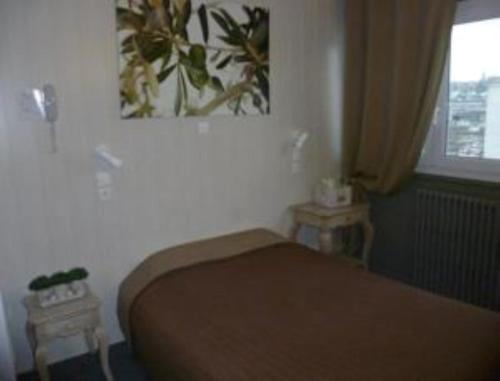 Ένα ή περισσότερα κρεβάτια σε δωμάτιο στο Hôtel De Londres