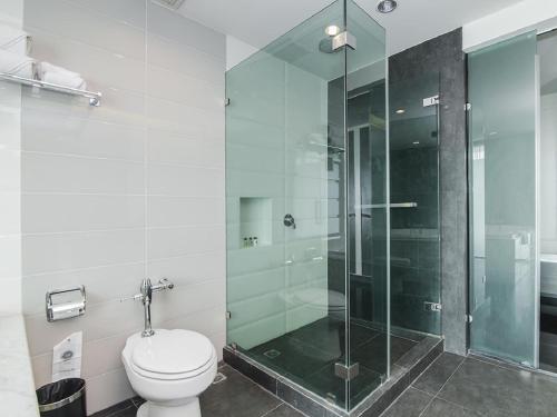 Un baño de Way Hotel Pattaya