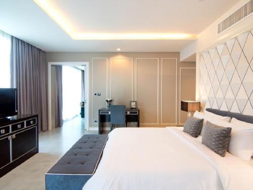 Una cama o camas en una habitación de Way Hotel Pattaya