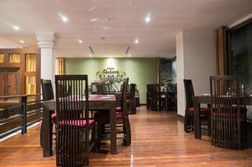 Restoranas ar kita vieta pavalgyti apgyvendinimo įstaigoje Shinnabhura Historic Boutique Hotel