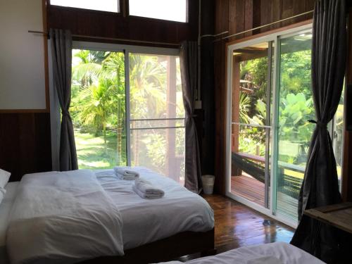 A bed or beds in a room at Baan Suan La Moon