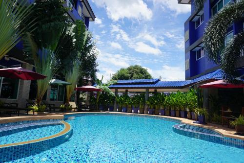 a swimming pool in front of a building at Best Western Royal Buriram in Buriram