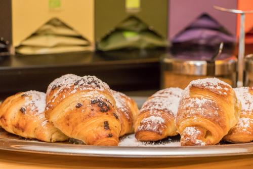a plate of croissants covered in powdered sugar at Pension Hauser in Sankt Jakob in Haus