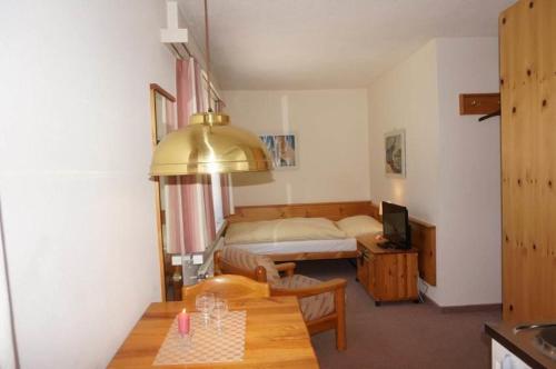 a room with a bed and a table in a room at Paradies 503 in Arosa