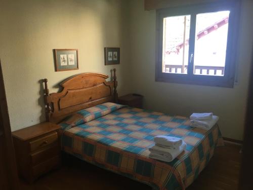 Apartamentos Turisticos Sol y Nieve, Jaca, Spain - Booking.com