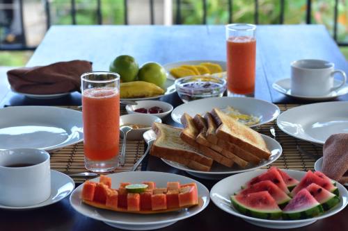 Makanan di atau berdekatan hotel