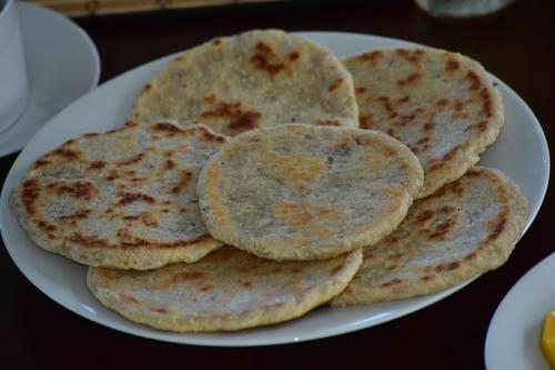 Makanan di atau berdekatan hotel