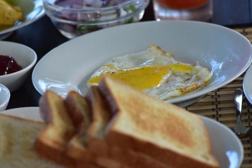 Makanan di atau berdekatan hotel