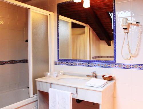 Bathroom sa San Clemente by Pousadas de Compostela
